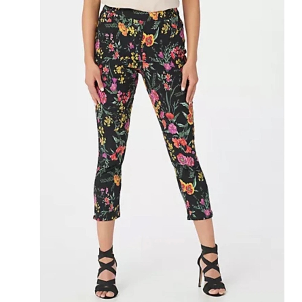 Susan Graver Uptown Stretch Floral Pull-On Cropped Pants Black A374828 Size 6